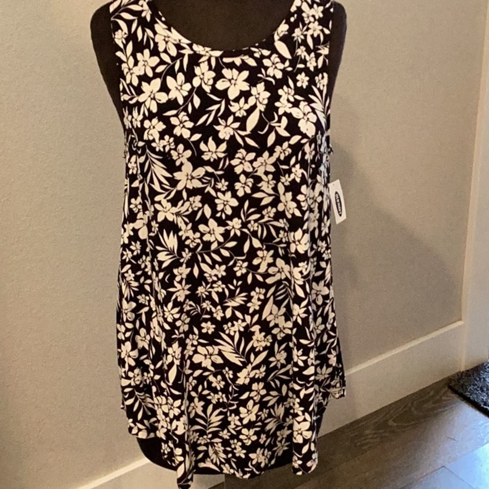 New with tags, Old Navy sleeveless top size M
